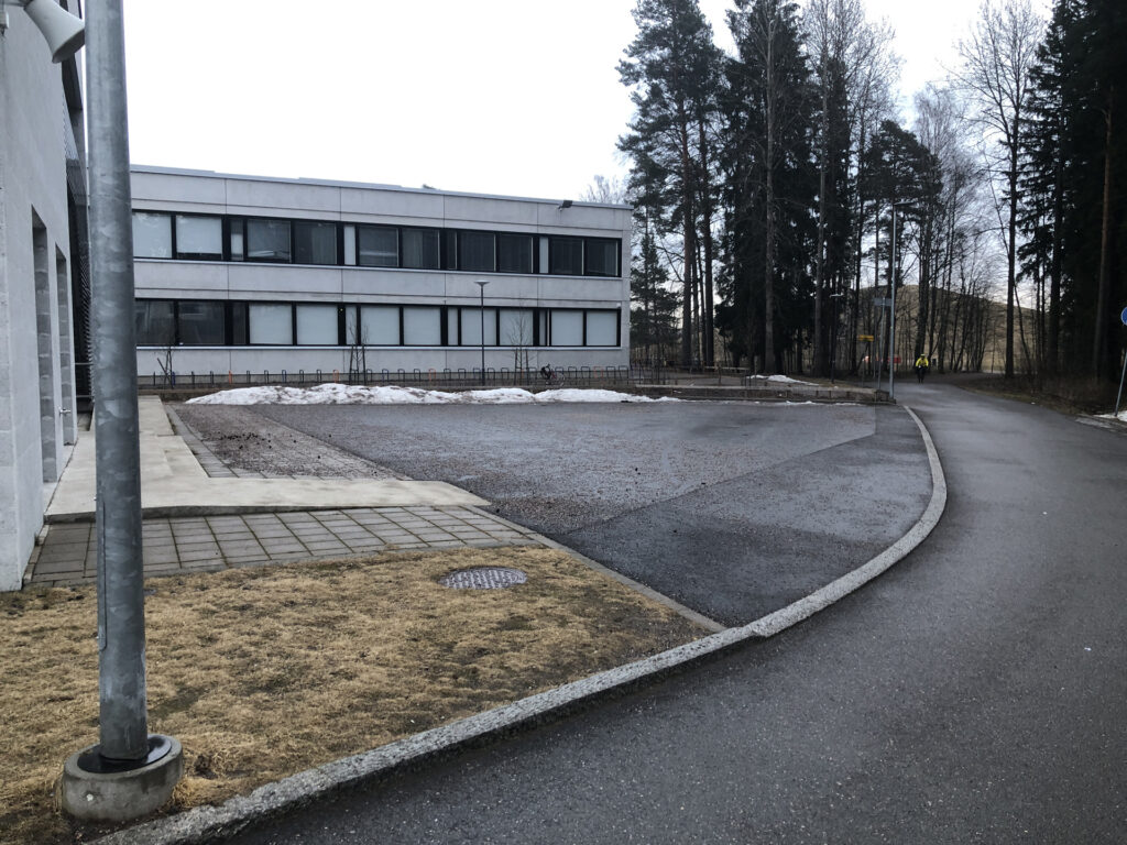 Picture of the additional parking lot near Myllypuro elementary school.