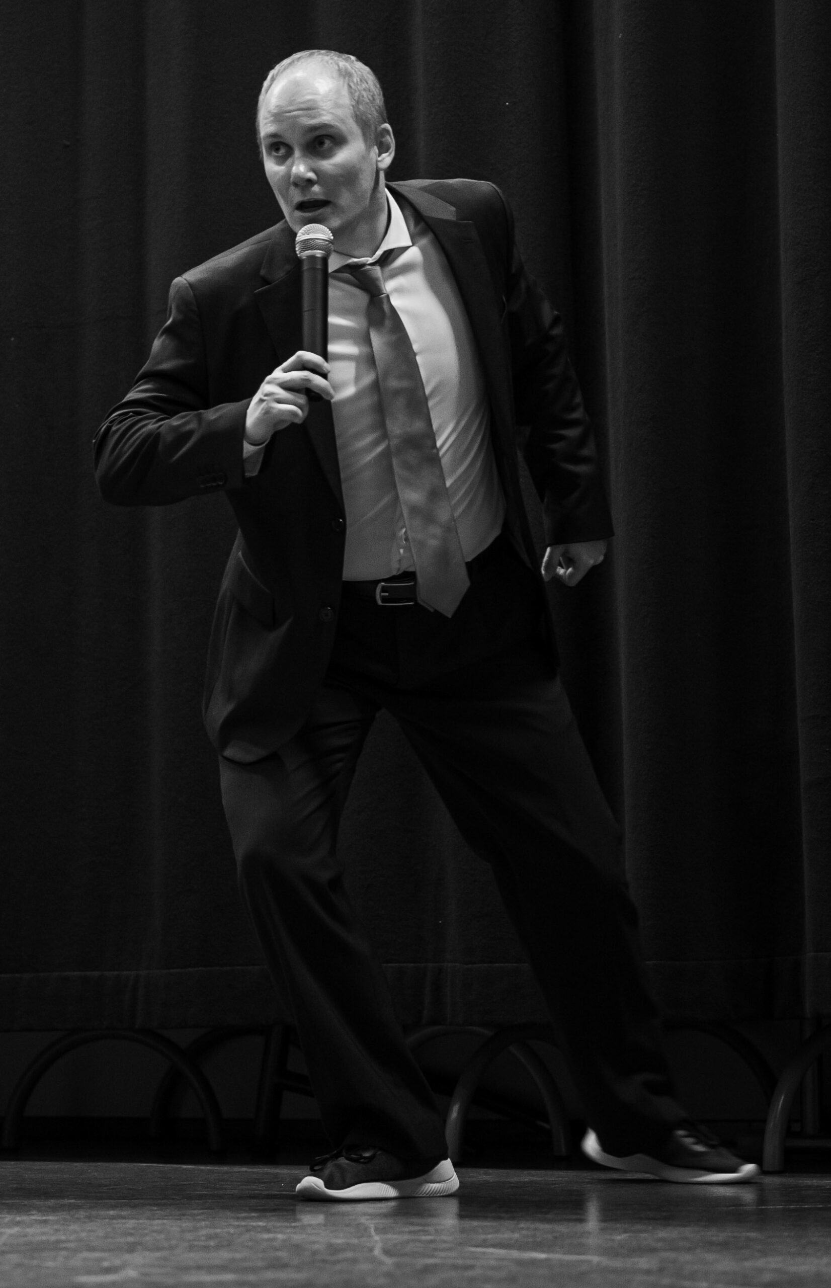 Picture of Mikael Mölsä teaching.